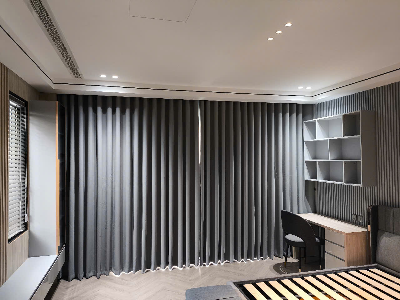 Rèm Vải Xám Hiện Đại Cho Phòng Ngủ – Sang Trọng, Cản Sáng Tốt